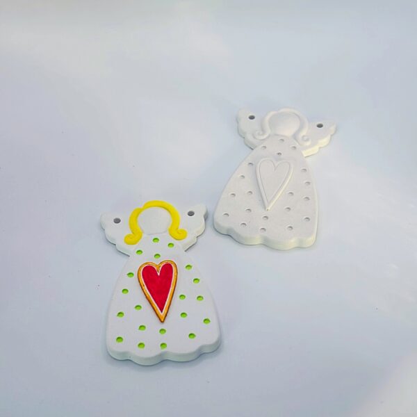 Dwie ozdobne aniołki z sercem